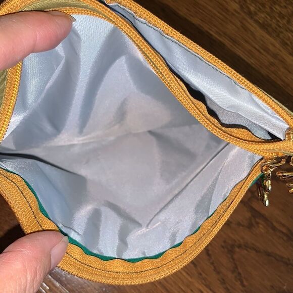 Gold 3 zipper bag made in Thailand - Picture 5 of 7